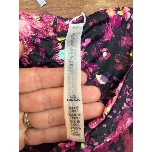 Victoria's Secret Tasseled Halter Cinched Bottom Bikini Set Size Large Abstract - Picture 3 of 12